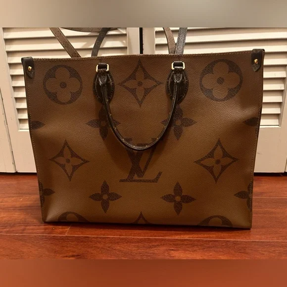 Louis Vuitton OnTheGo GM Bag - Picture 2 of 16